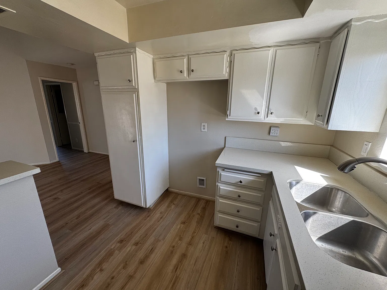 2 bed, 986 sqft, $2,950 — Photo 2