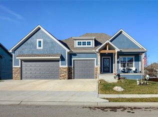 23006 S Ridgeview Dr, Peculiar, MO 64078