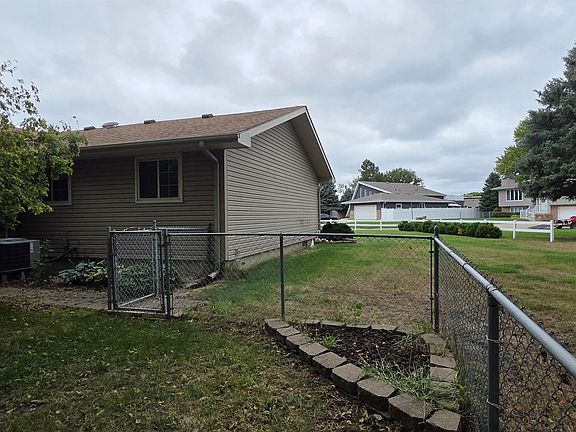 5th image of 114 Oakmont Dr