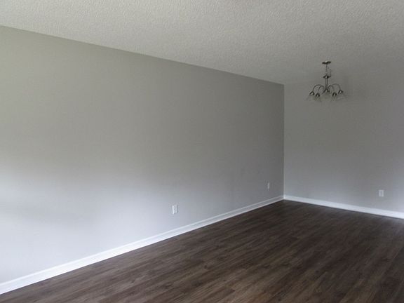 3rd image of 1000A Mayfield Dr