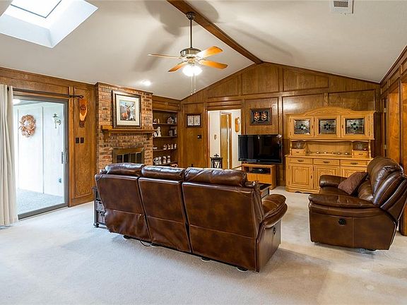 5th image of 1402 Woodcreek Dr