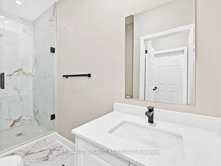 1130 King St E #1 — Photo 17
