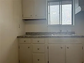 218 Bronx Ave #1 — Photo 8