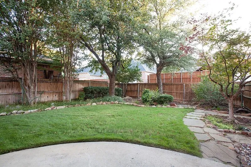 4 bed, 3.5 bath, 3662 sqft, $3,700 — Photo 2