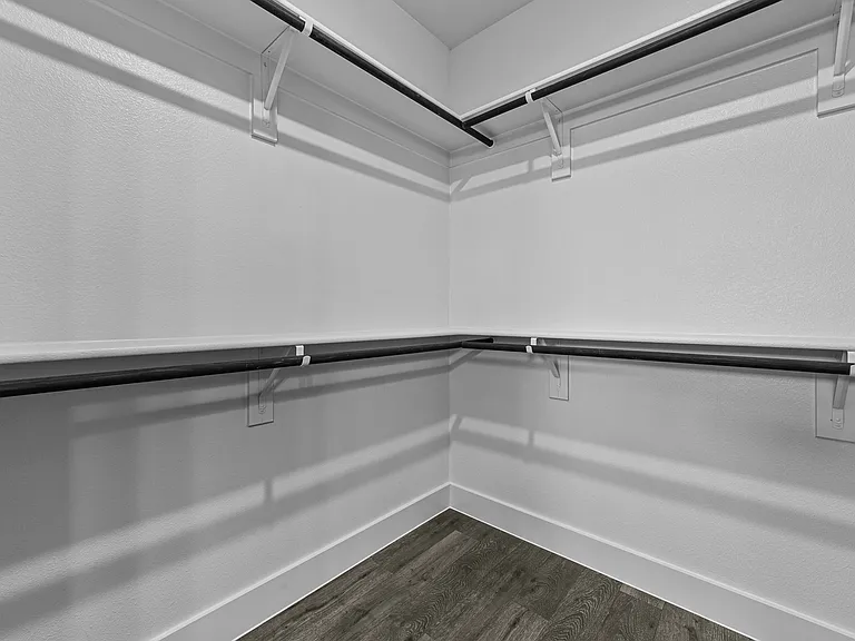 Walk-in Closet Walk-in Closet
