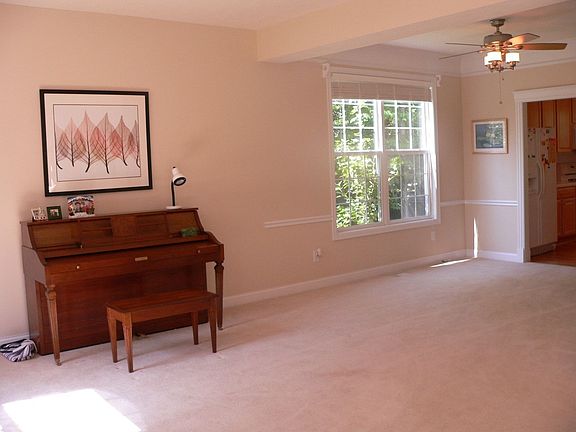 Living room opens to dinning room