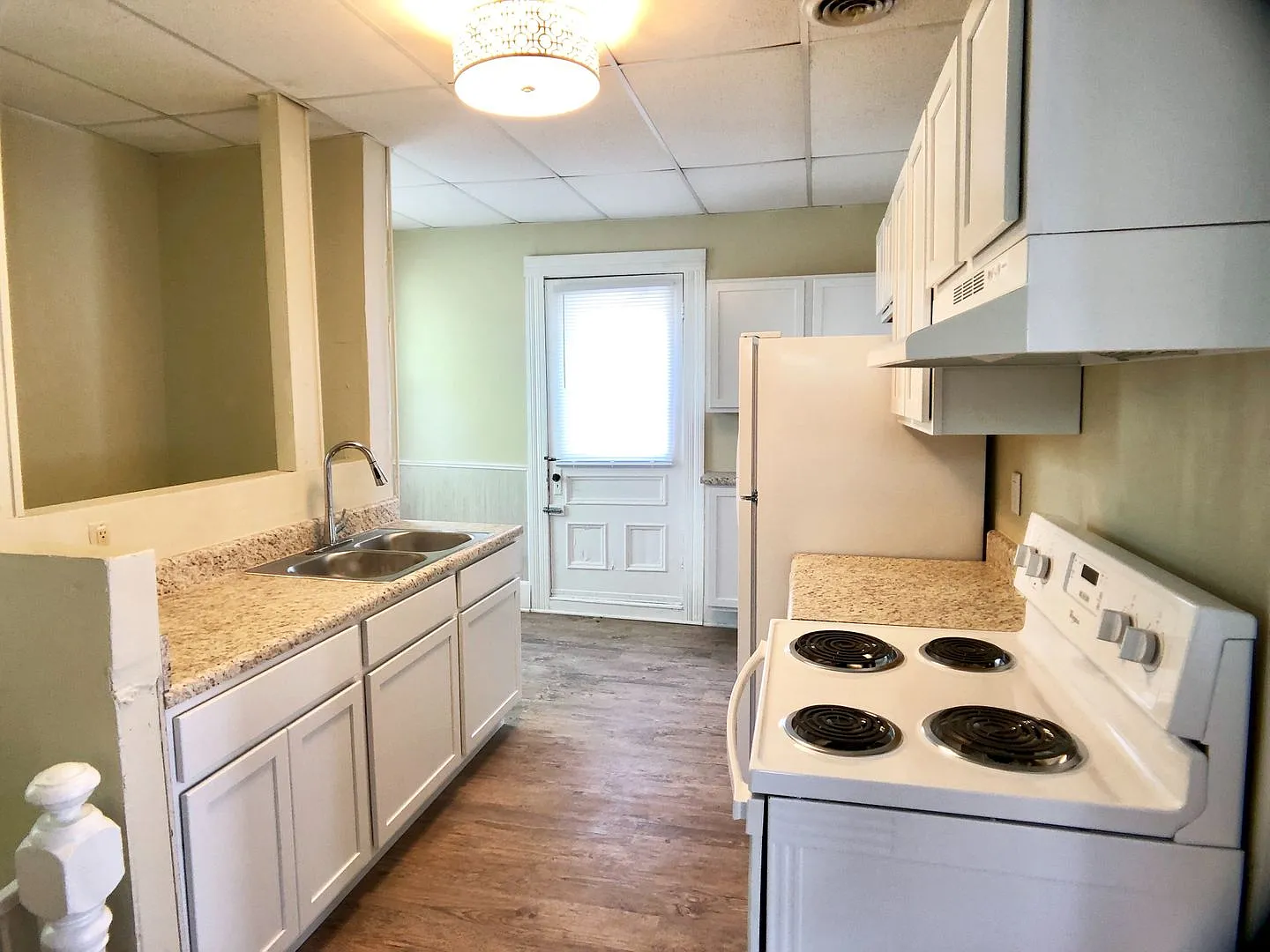 Great 2nd floor apt next to Greensboro College and convenient to downtown! — Photo 3