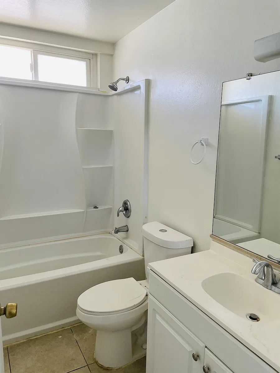 Building Photo - 5368 Imperial Ave #3