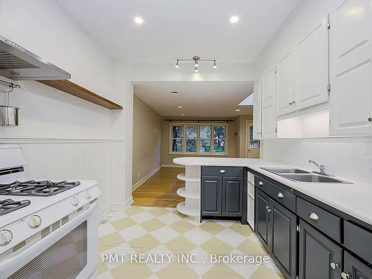 47 Herbert Ave — Photo 17