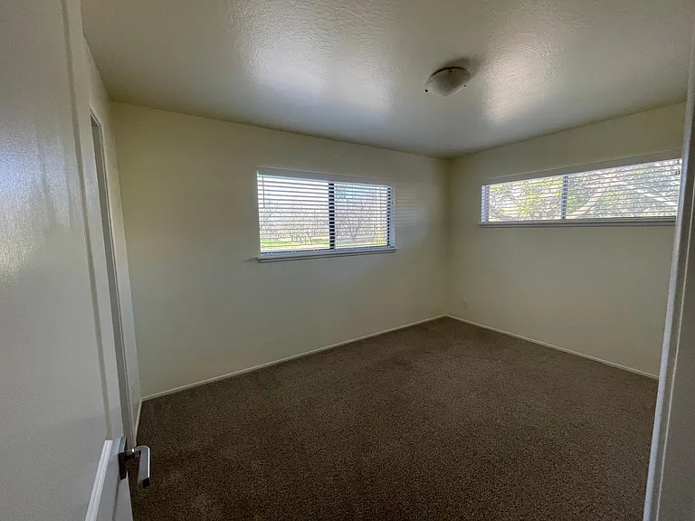 9236 Holland Ave — Photo 9