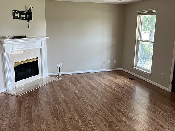5th image of 509 E Oakdale Dr