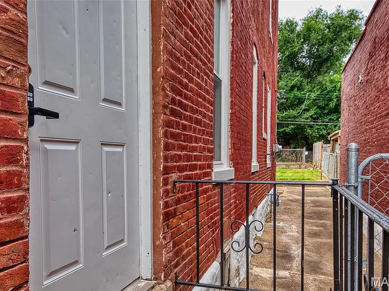 3820 Wisconsin Ave — Photo 2