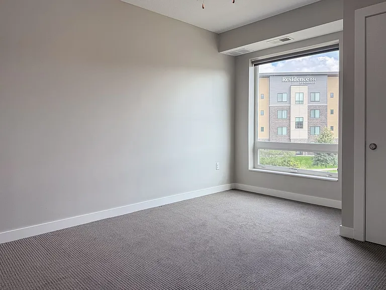 Red44 Luxury Apartments | Specials Available — Photo 34
