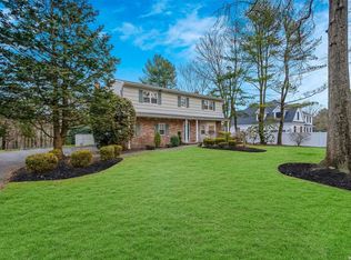 20 Grayon Dr, Dix Hills, NY 11746