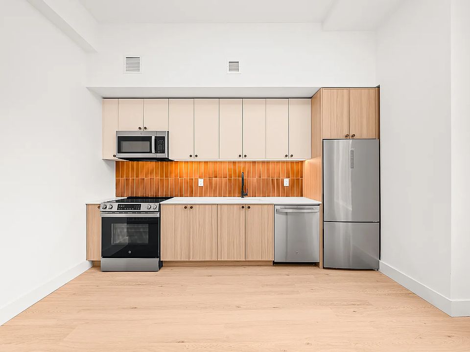 1st image of 733 Lincoln Pl #1113