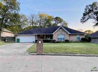 204 Shadow Wood Dr, Palestine, TX 75801