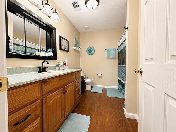 5th image of 1054 Greg Ln