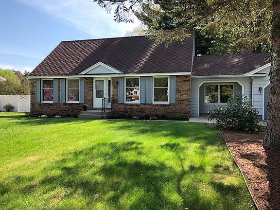 3rd image of 4894 Clearwater Ct