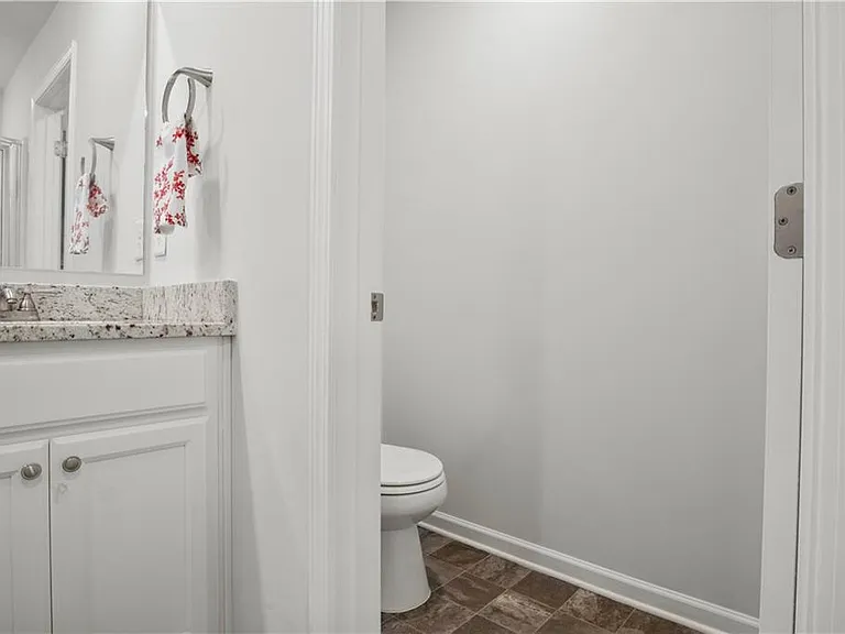 239 Turner Ln — Photo 18