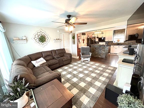 5th image of 34122 Mulberry Ln