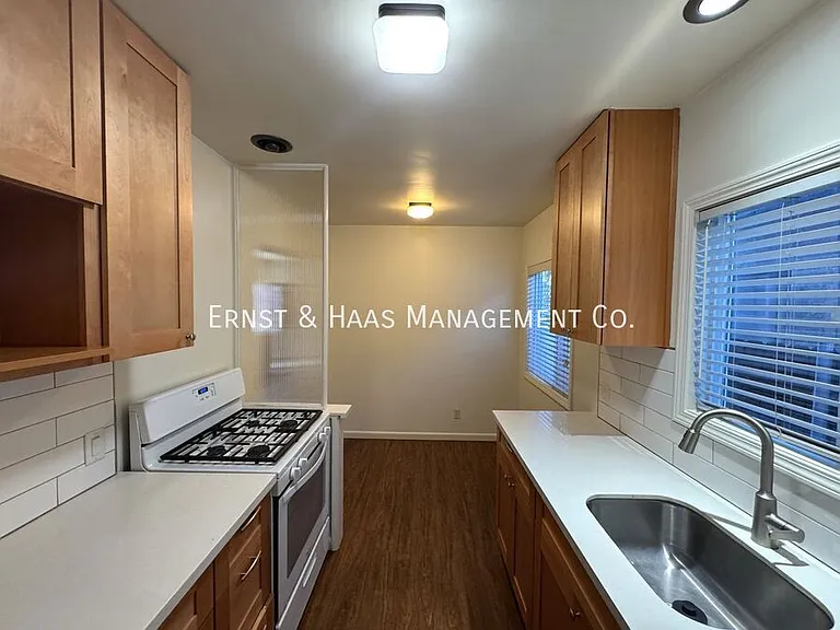 332 Magnolia Ave #A — Photo 9