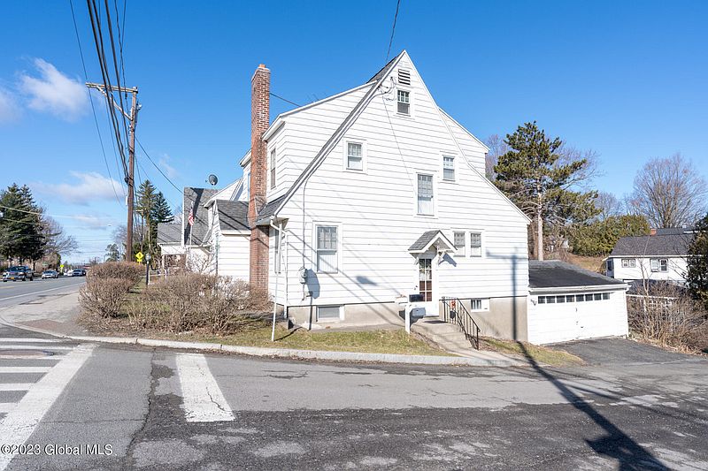 3rd image of 623 Hoosick Road