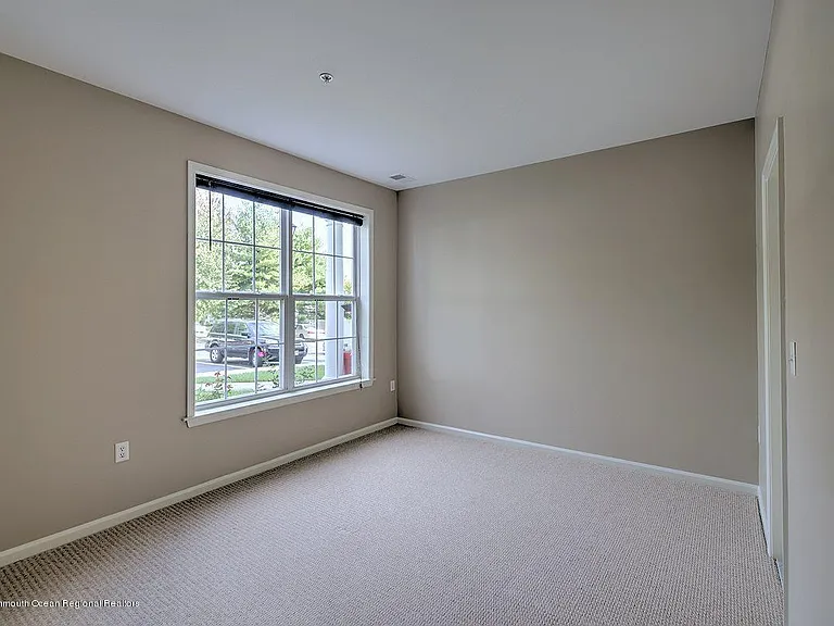 363 Saint Andrews Pl — Photo 9