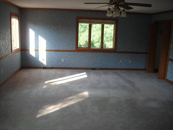 4th image of 801 S Cedar Grove Blvd