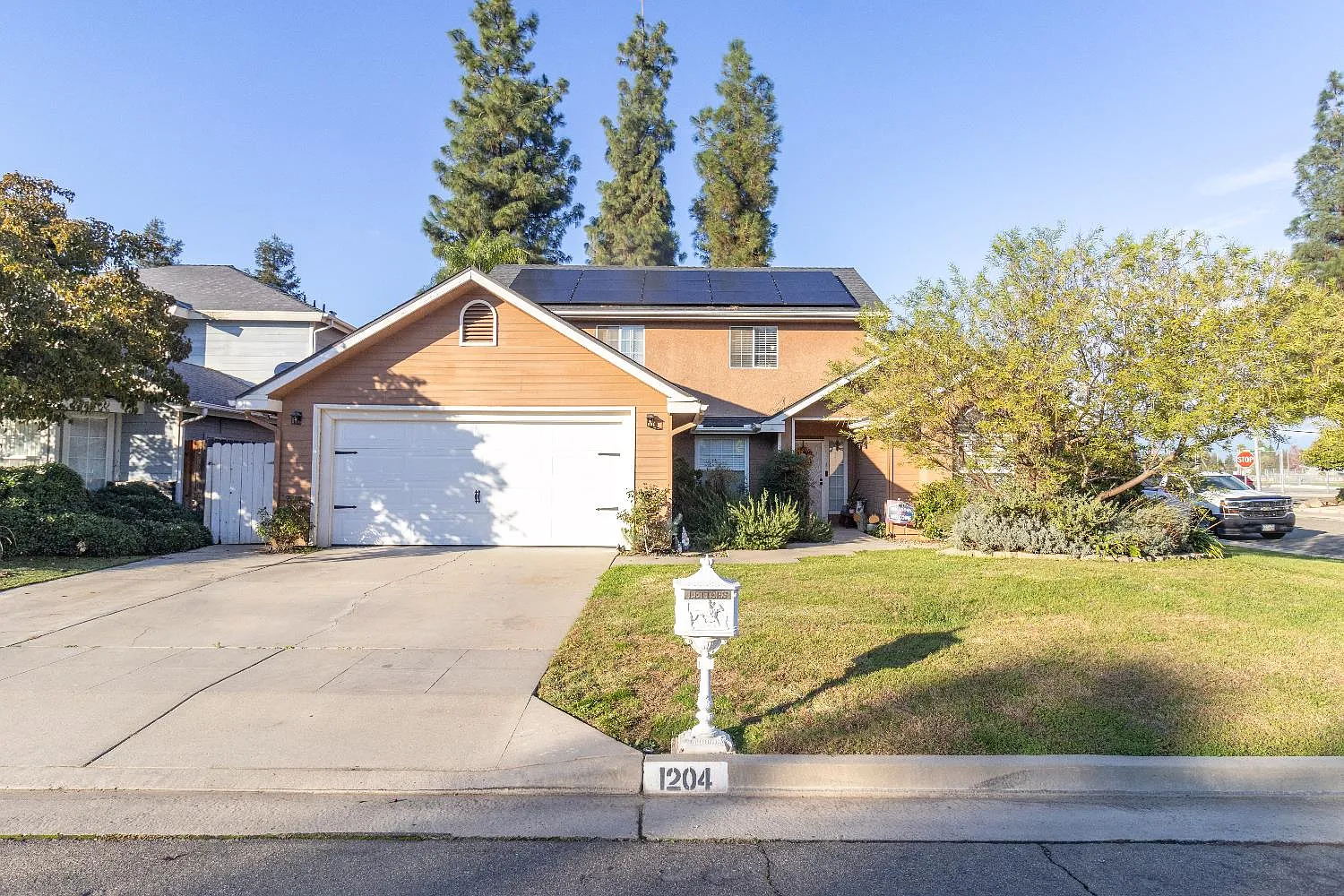 1204 E Salem Ave photo 1
