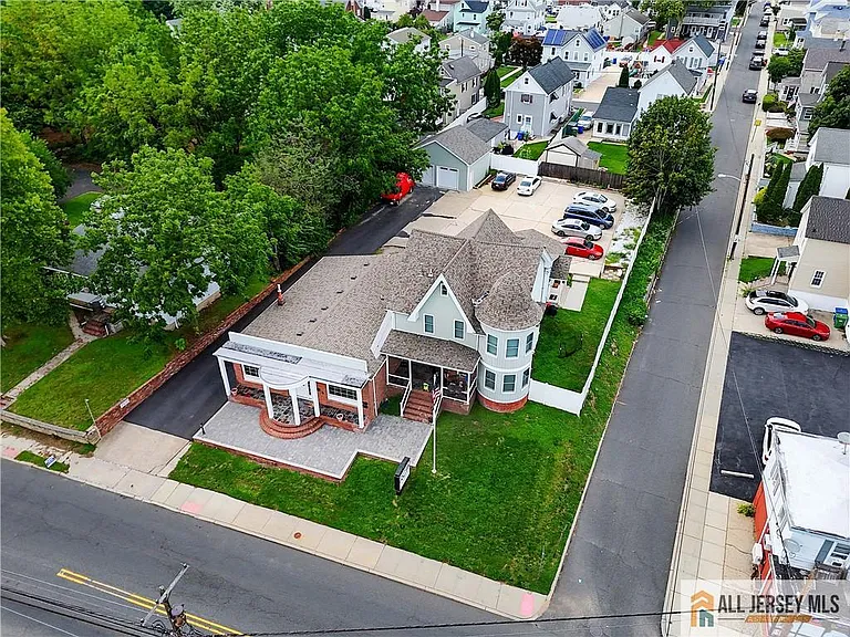215 Washington Rd — Photo 36