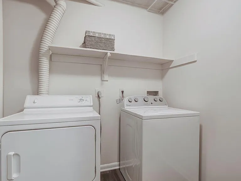 River Park Tower Apartment Homes — Photo 13