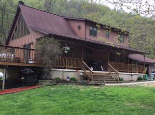 1981 Dry Ridge Dr, Lansing, IA 52151