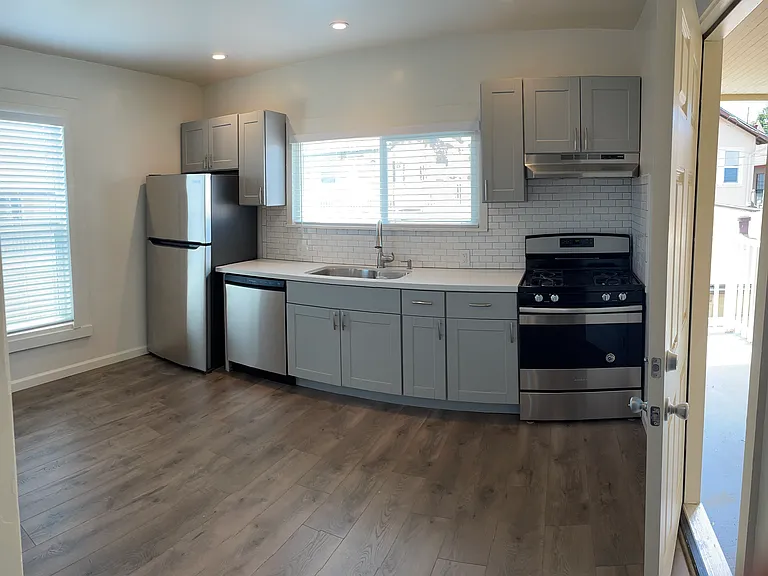 316 Van Buren St #33 — Photo 4