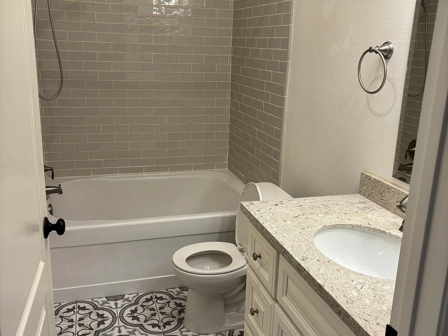 2 bed, 1050 sqft, $3,495 — Photo 4