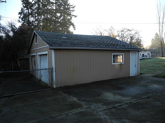 5th image of 1223 E 67th St