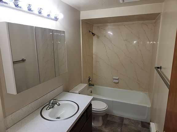3rd image of 190 Moonlite Dr #3