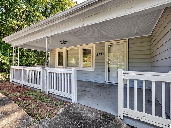 2nd image of 2521 Palomino Ln