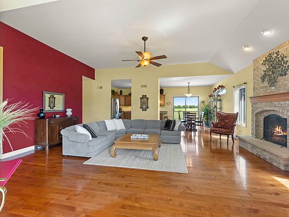 3rd image of 21392 Sea Ray Ln