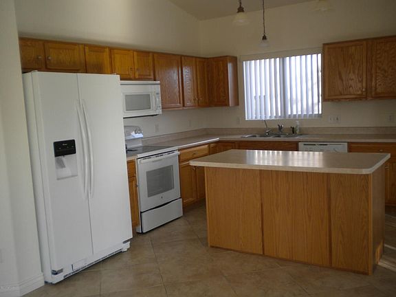 3rd image of 7471 W Mission Valley Dr