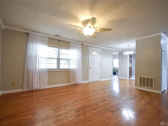 4th image of 1010 Seibert Ave