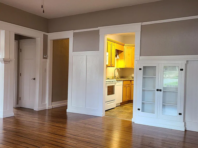 1111 SW Foundry St — Photo 3