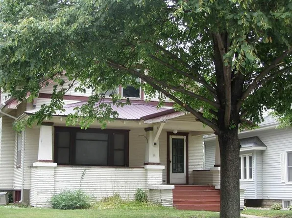 605 E 4th St, Wellsburg, IA 50680