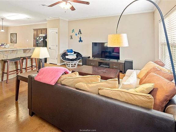 4th image of 414 Deacon Dr