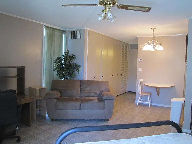 1050 Seacliff Dr N — Photo 3