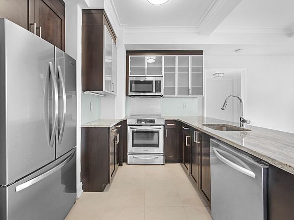 5th image of 210 W 70th St APT 501