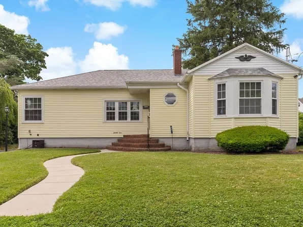 25 Grant Ave, Somerset, MA 02726