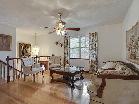 5th image of 7724 Luscombe Dr