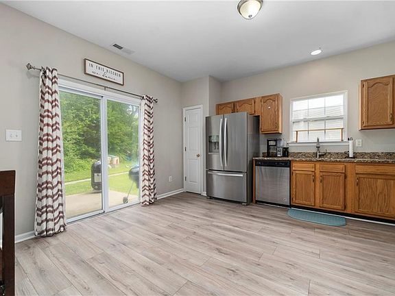 4th image of 311 Vivian Ct