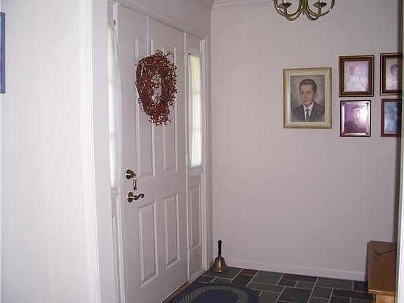 2nd image of 921 Sugar Pine Dr