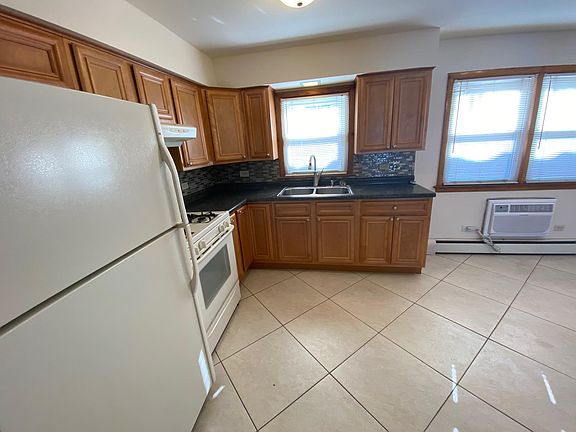4th image of 6883 N Northwest Hwy #2N